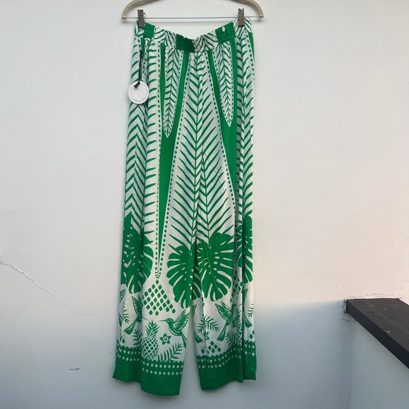 NWT Sunlight Kiss Beautiful Monstera Leaf, Pineapple & Hummingbird Palazzo Pants - Picture 4 of 10